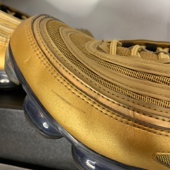 Sneakers - Picture 3 of 6